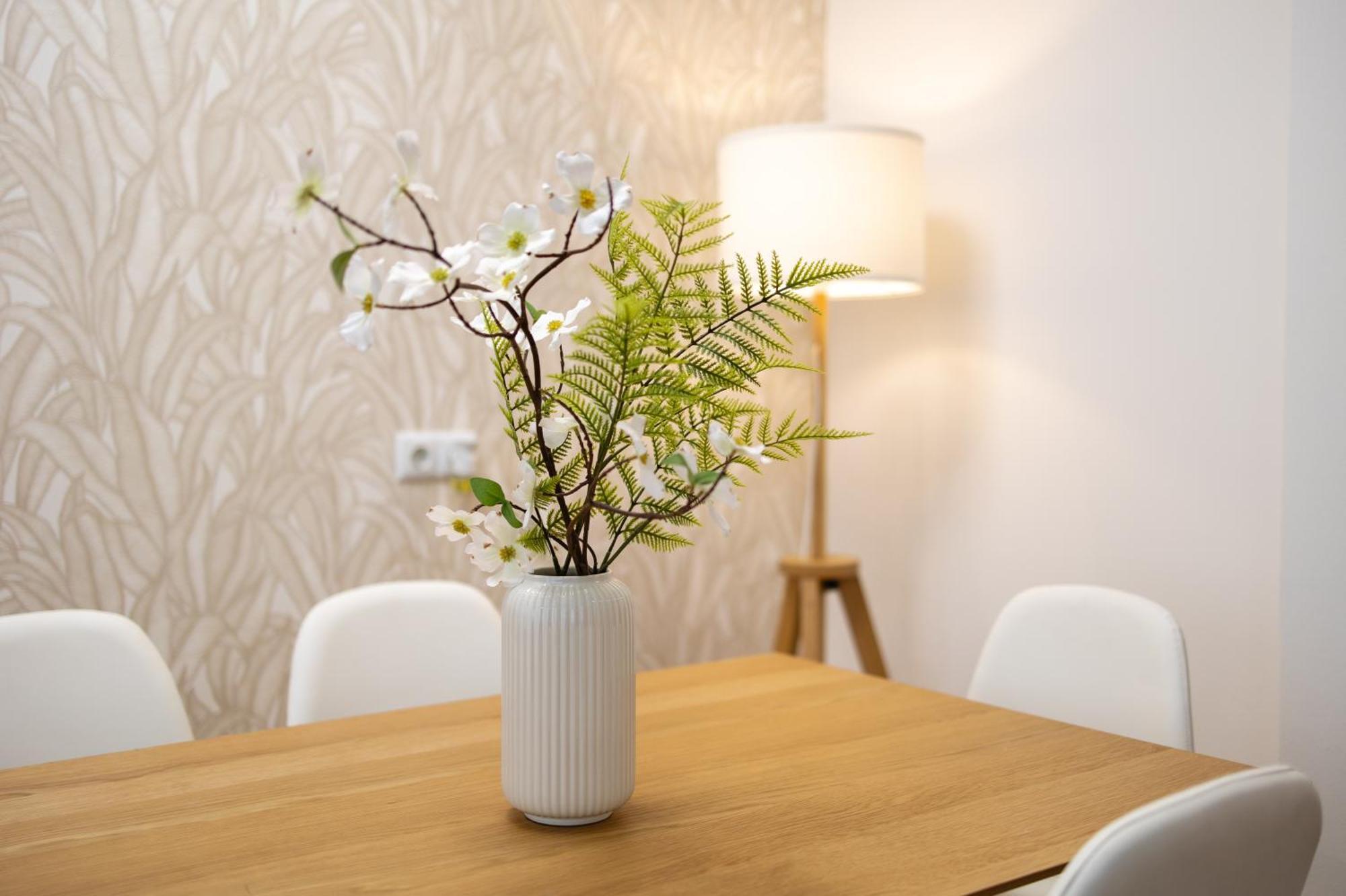 4 You- Familyroom *