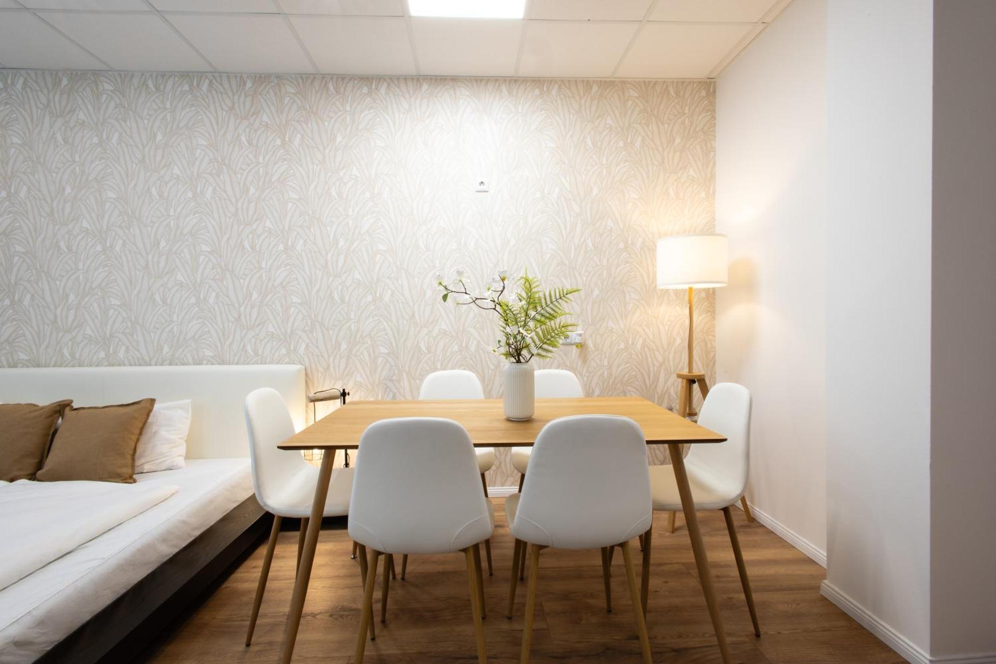 4 You- Familyroom Apartment