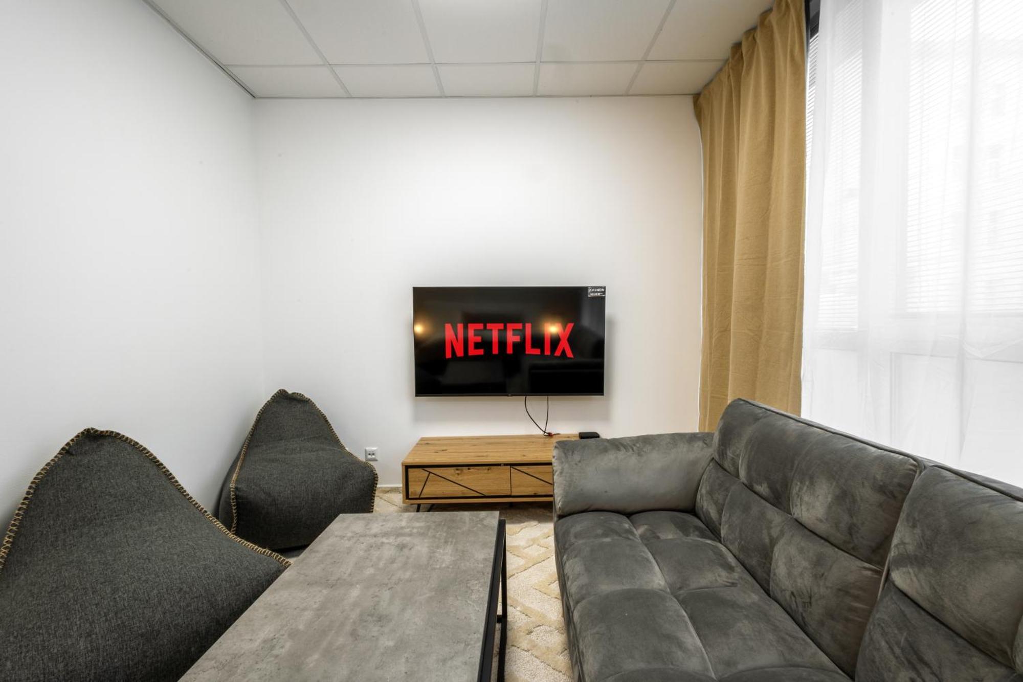 4 You- Familyroom Apartment