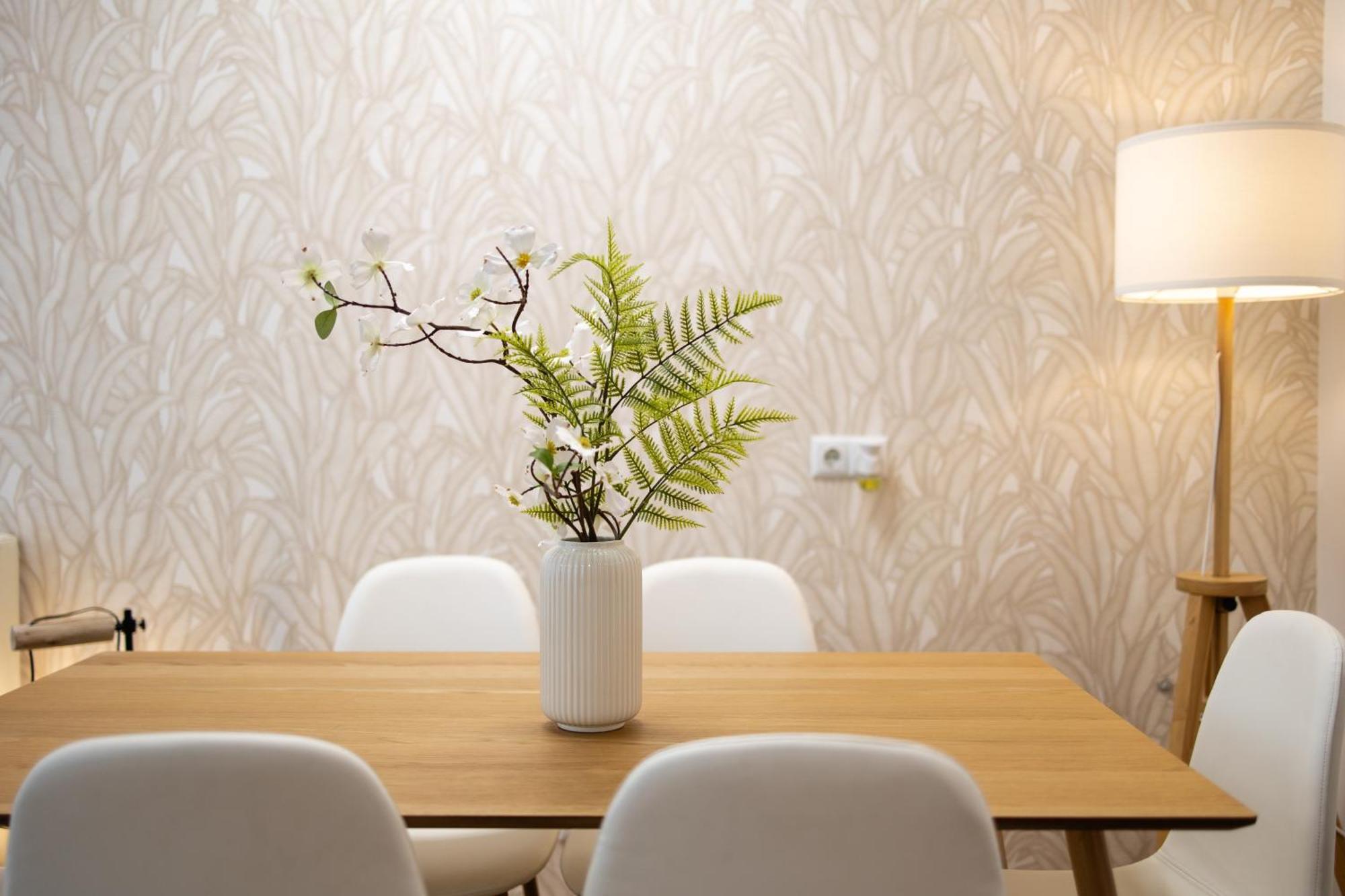 Apartment 4 You- Familyroom *